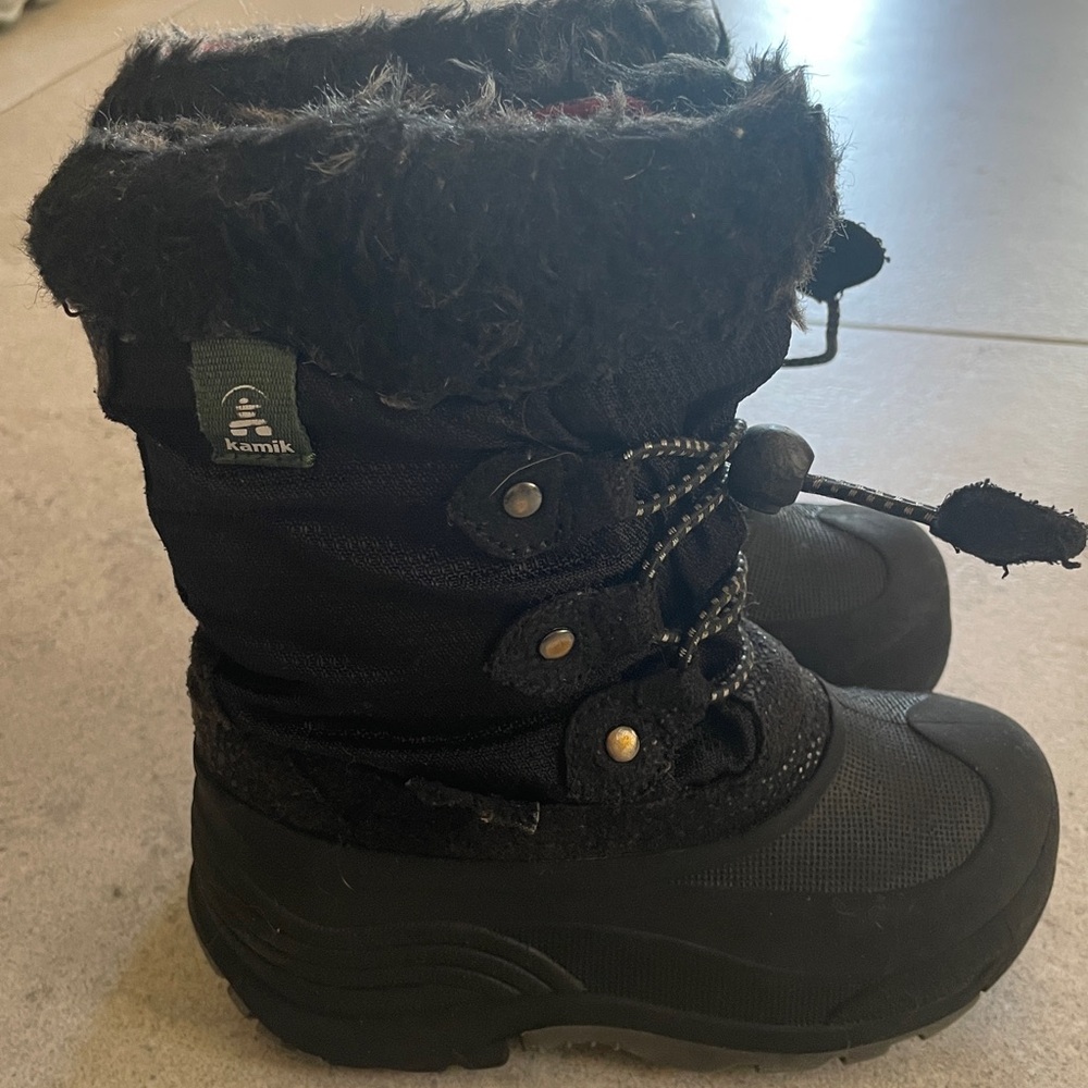 Black glitter winter boots by Kamik Toddler girl (9)